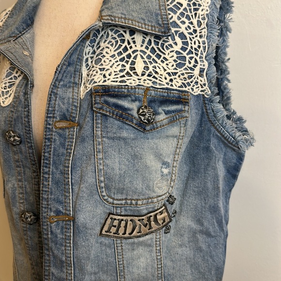 HARLEY DAVIDSON DENIM VEST WITH LACE SKULL AND DETAILS SIZE XL - Picture 2 of 10